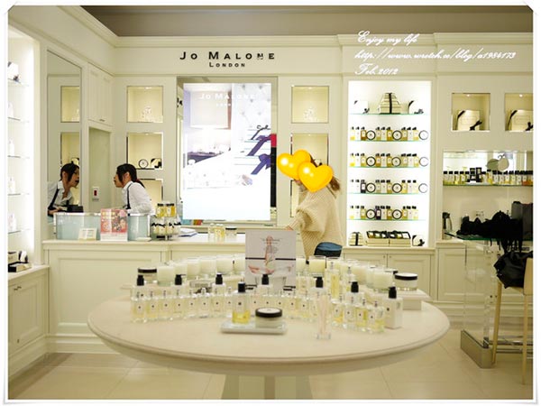 英國祖馬龍專賣點展柜SI設計05